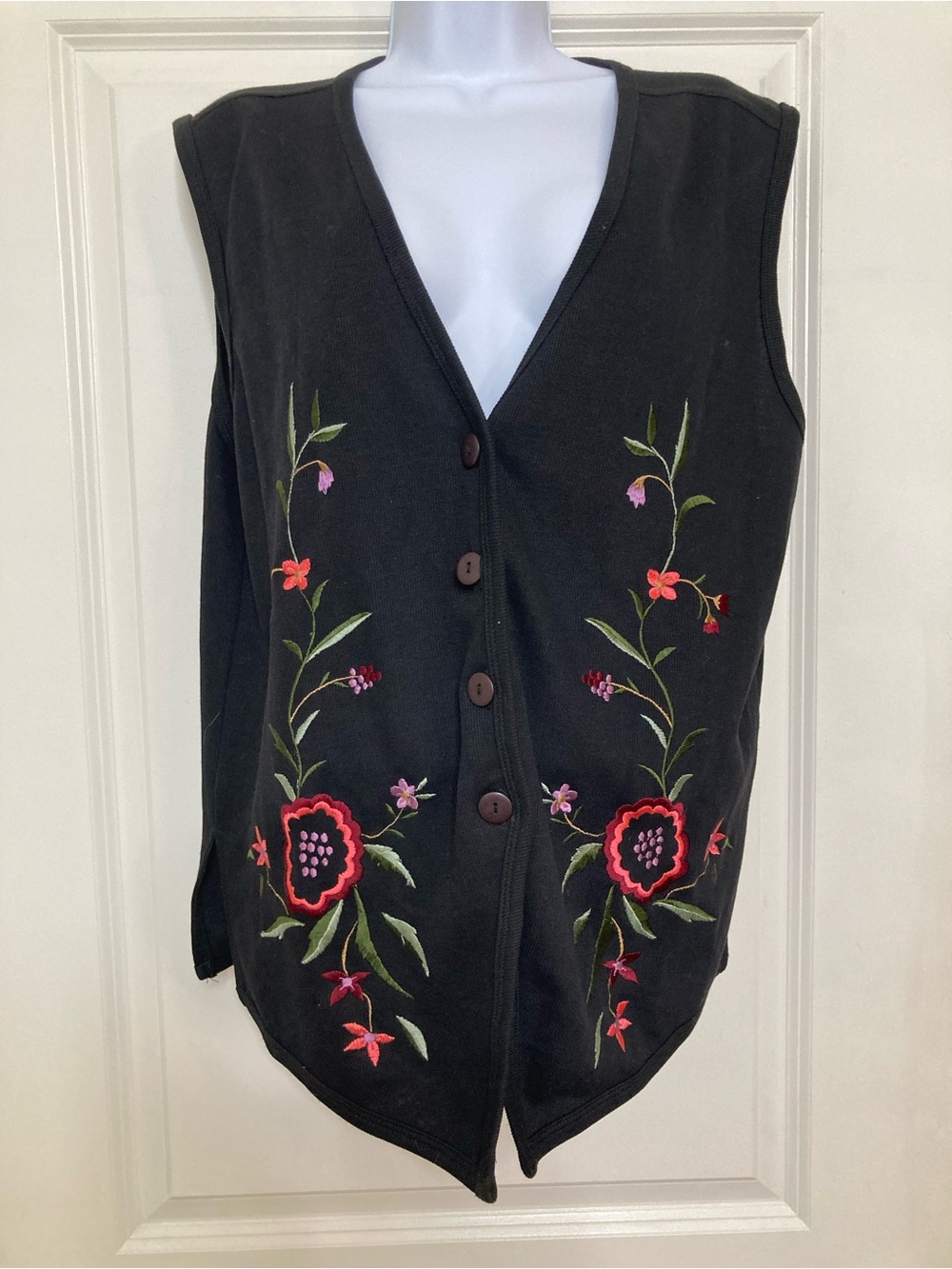 Vintage Floral Embroidered Sweater Vest Black Button Cardigan Size L Cottagecore